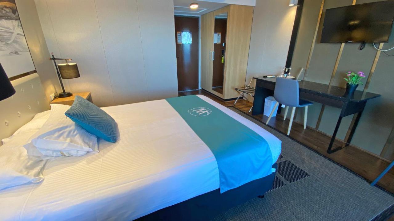 Mariners On The Waterfront Motel เบทแมนส์เบย์ ภายนอก รูปภาพ