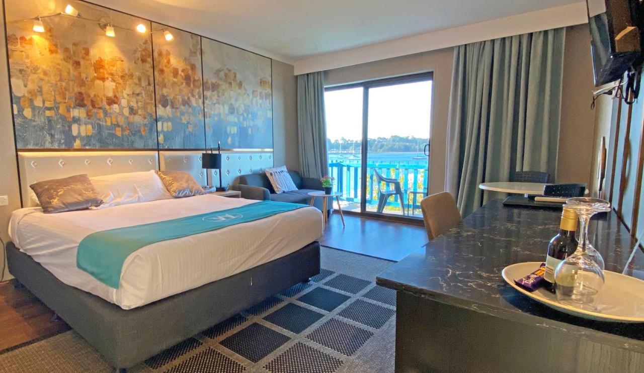 Mariners On The Waterfront Motel เบทแมนส์เบย์ ภายนอก รูปภาพ