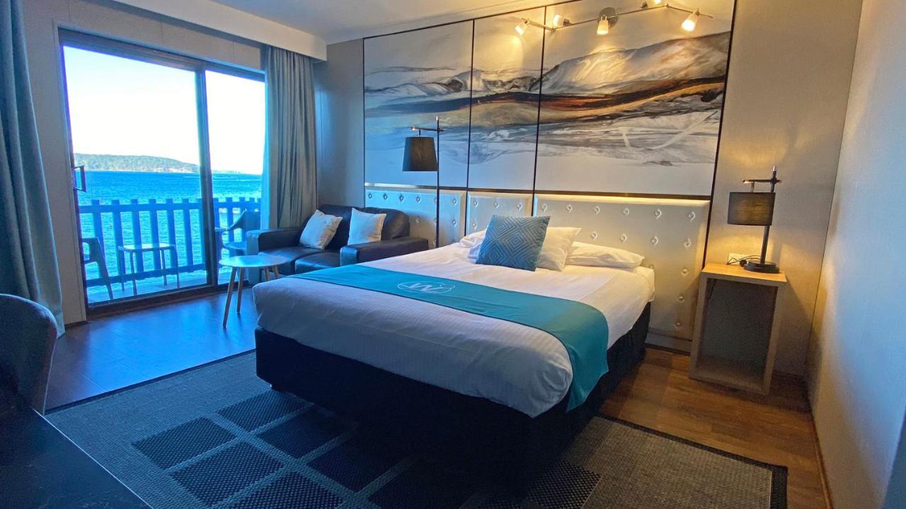 Mariners On The Waterfront Motel เบทแมนส์เบย์ ภายนอก รูปภาพ