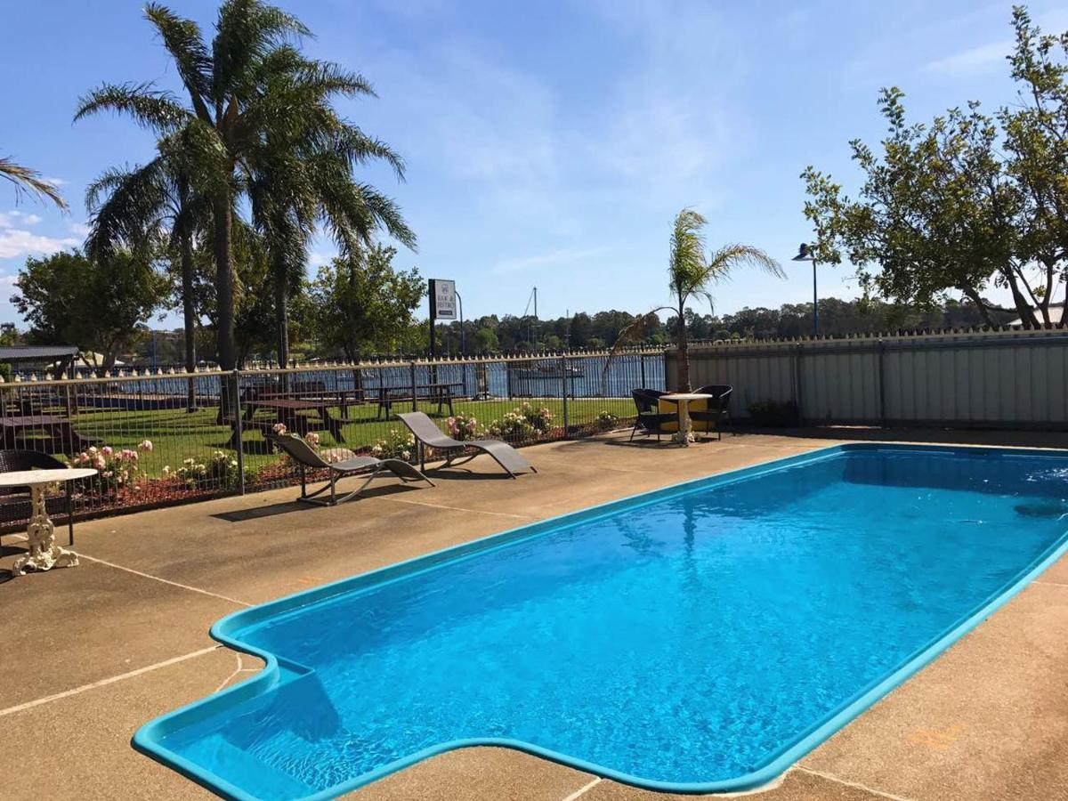 Mariners On The Waterfront Motel เบทแมนส์เบย์ ภายนอก รูปภาพ