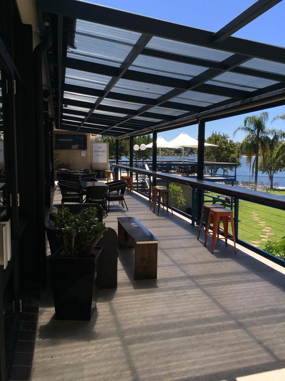 Mariners On The Waterfront Motel เบทแมนส์เบย์ ภายนอก รูปภาพ