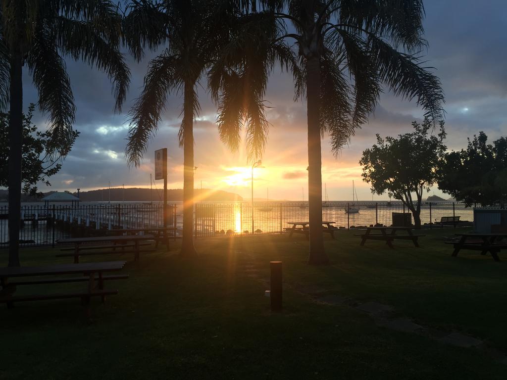 Mariners On The Waterfront Motel เบทแมนส์เบย์ ภายนอก รูปภาพ