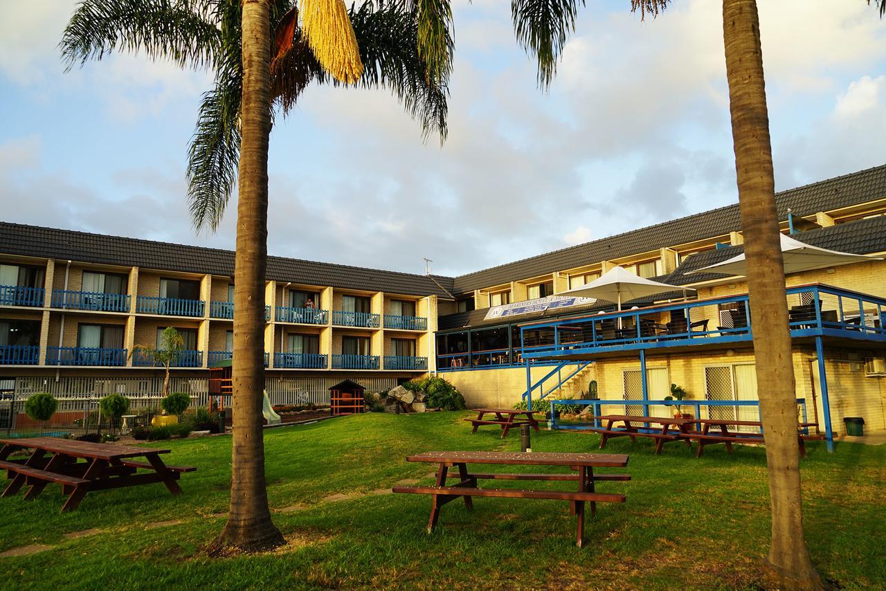Mariners On The Waterfront Motel เบทแมนส์เบย์ ภายนอก รูปภาพ