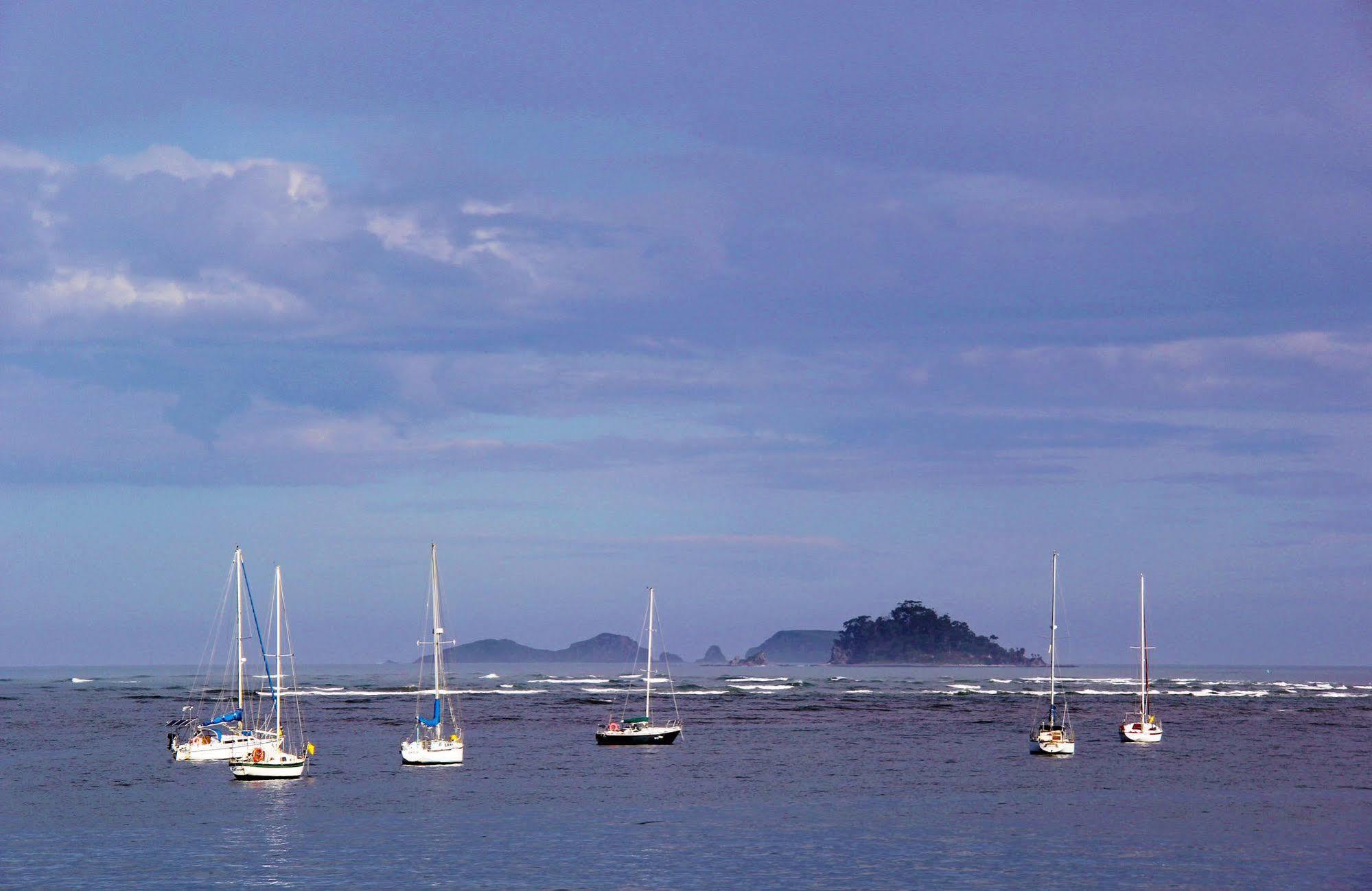 Mariners On The Waterfront Motel เบทแมนส์เบย์ ภายนอก รูปภาพ