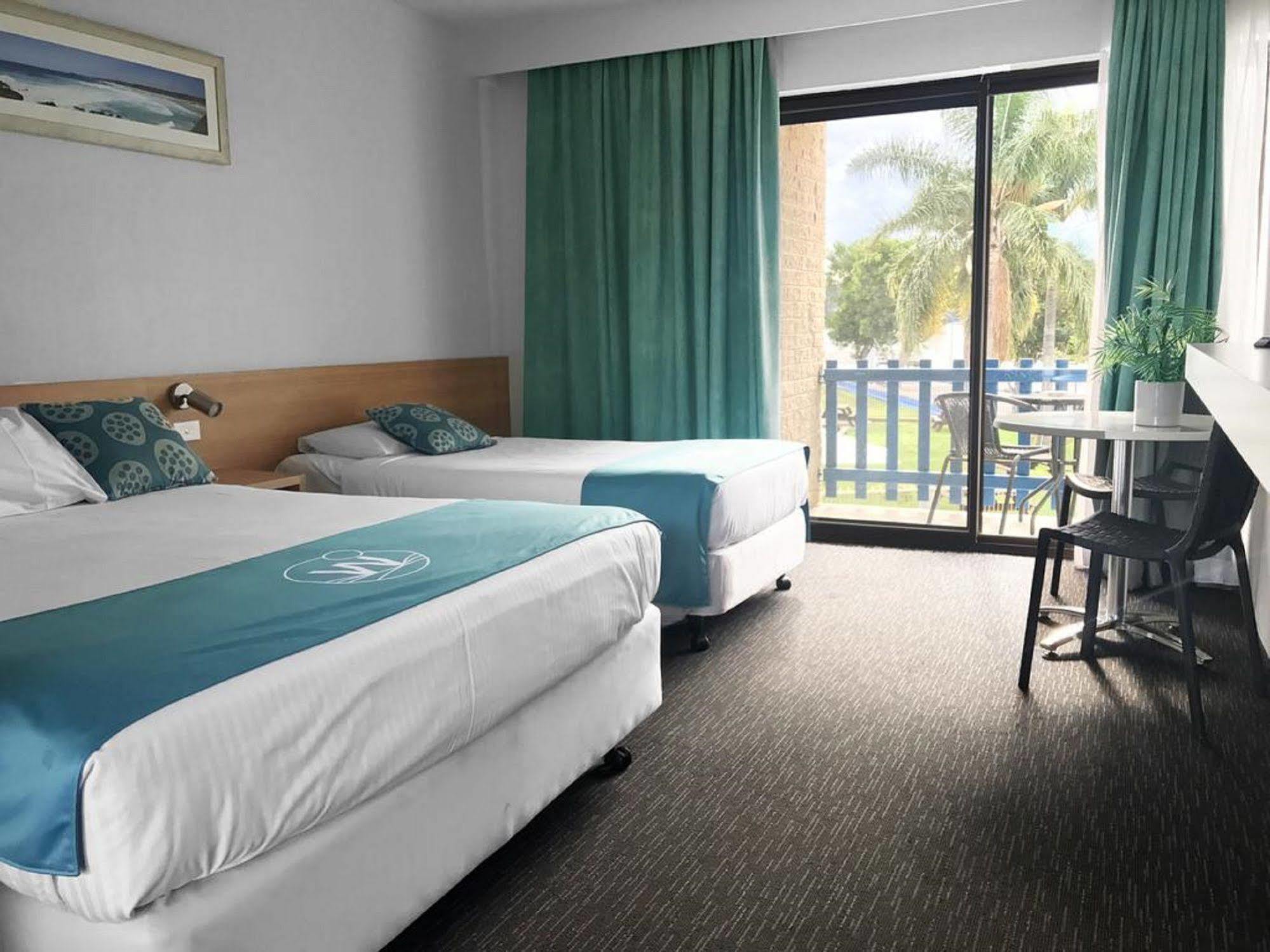 Mariners On The Waterfront Motel เบทแมนส์เบย์ ภายนอก รูปภาพ