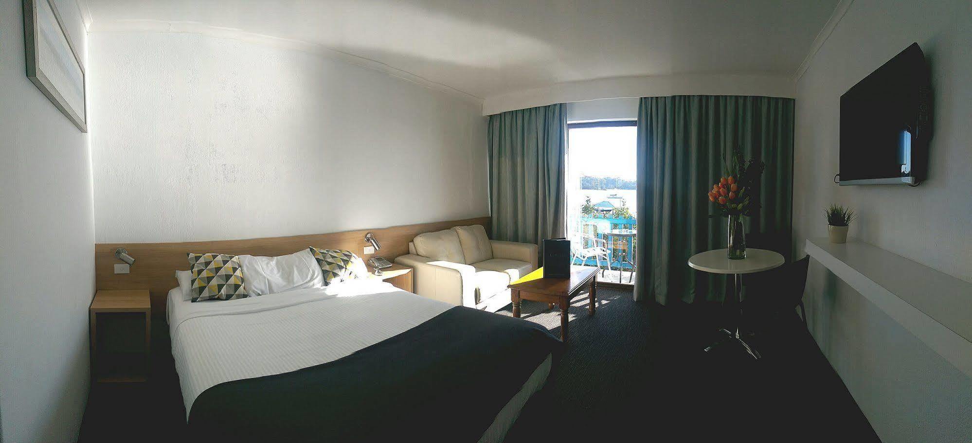 Mariners On The Waterfront Motel เบทแมนส์เบย์ ภายนอก รูปภาพ