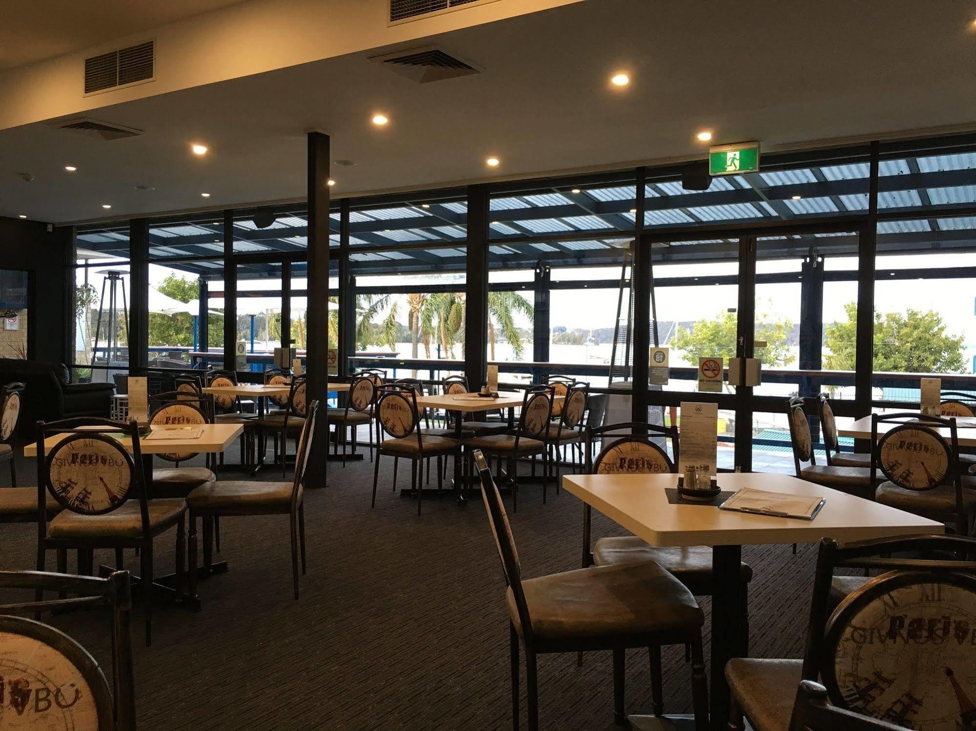 Mariners On The Waterfront Motel เบทแมนส์เบย์ ภายนอก รูปภาพ