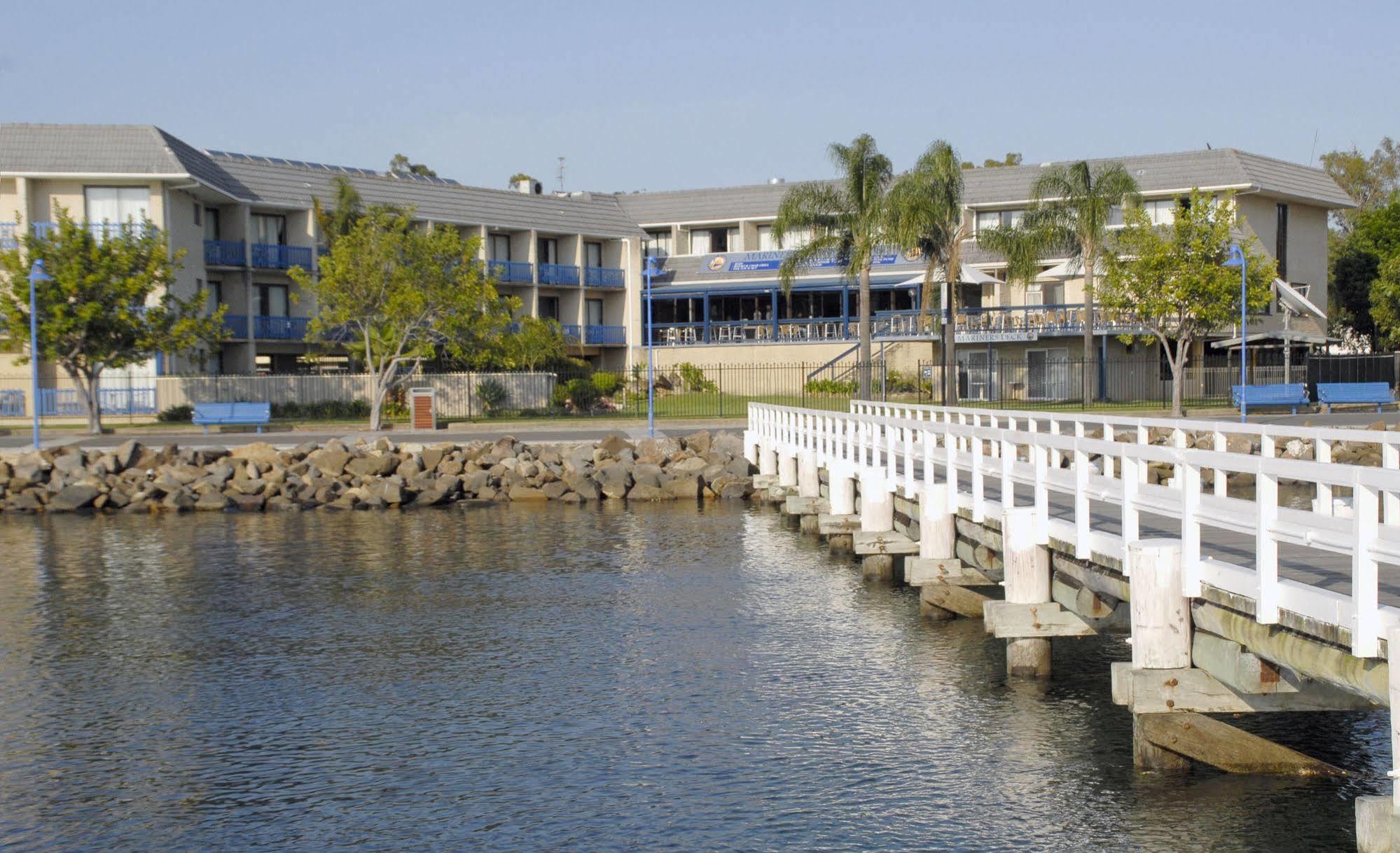 Mariners On The Waterfront Motel เบทแมนส์เบย์ ภายนอก รูปภาพ